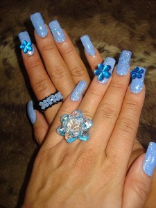 синий дизайн ногтей с блестками