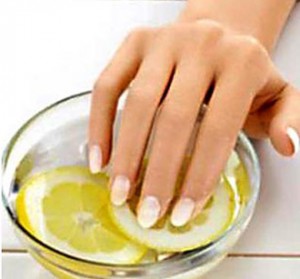 Отбеливание ногтей с помощью лимона