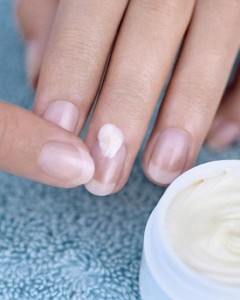Запечатывание ногтей в домашних условиях - нанесение воскового крема фото | Запечатывание ногтей в домашних условиях - нанесение воскового крема